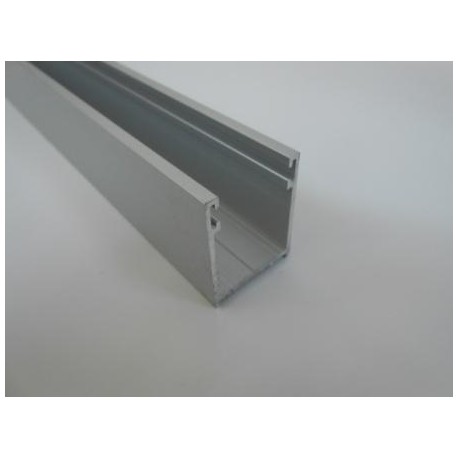 Guida 30x25 in alluminio anodizzato argento, in cui verrà inserito lo spazzolino